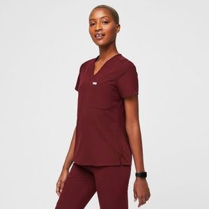 FIGS plum size xxs scrub top